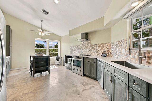 4 of 31 - 14 Heather Trace Drive, Boynton Beach, FL