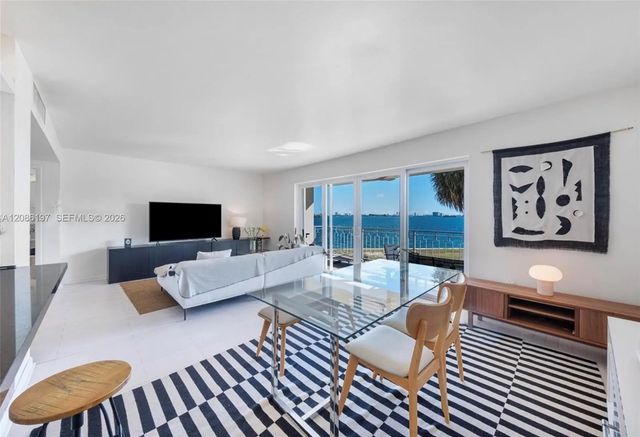 11111 Biscayne #2d, Miami
