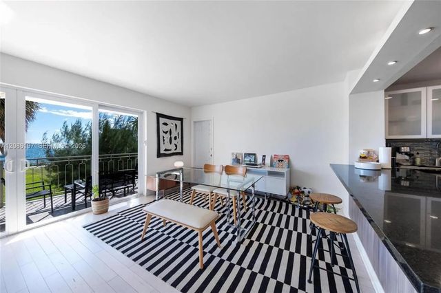 2 of 21 - 11111 Biscayne #2d, Miami, FL