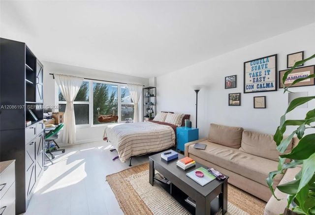 4 of 21 - 11111 Biscayne #2d, Miami, FL