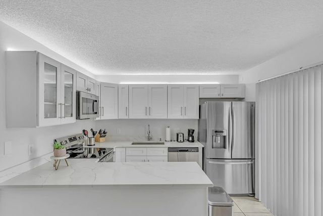 2228 White Pine Circle #a, Greenacres