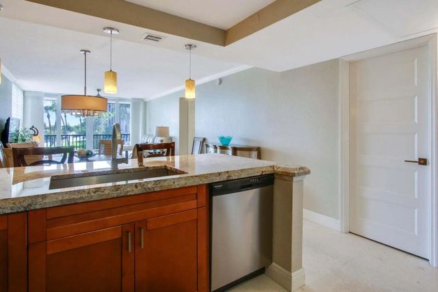4 of 38 - 8 Royal Palm Way #2010, Boca Raton, FL