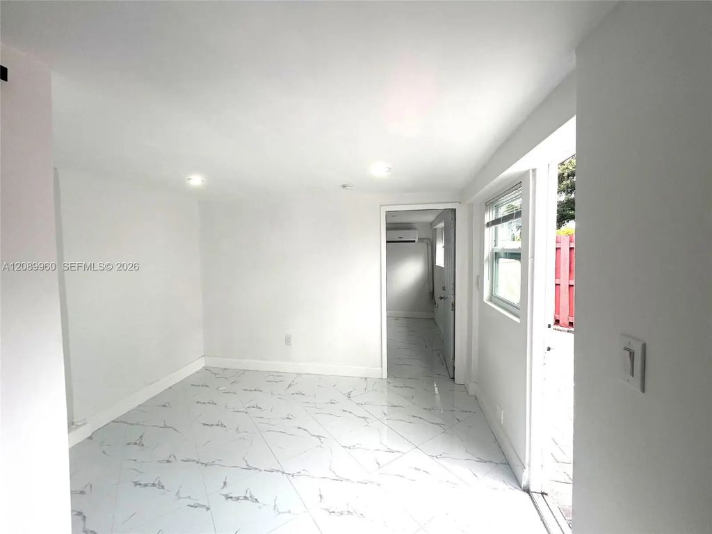 5800 Hope Street, Hollywood