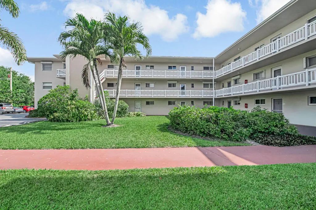 2855 Garden Drive S #102, Palm Springs