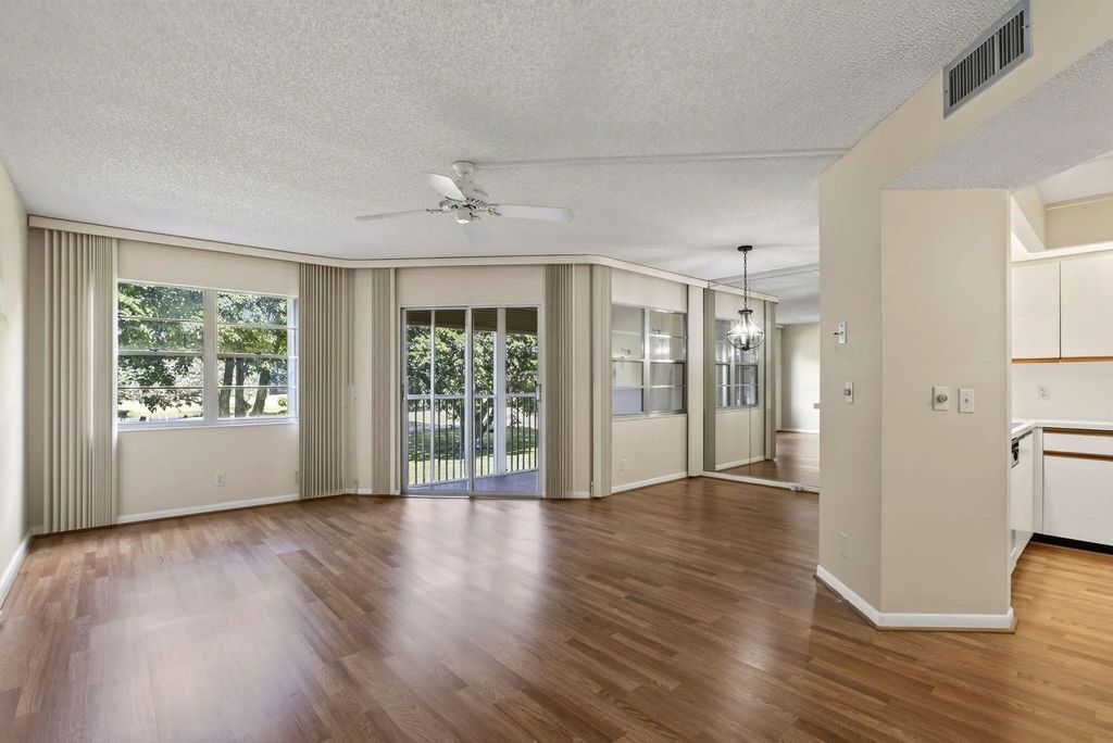 300 Sw 130th Terrace #202b, Pembroke Pines