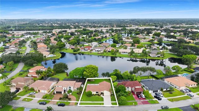 4 of 48 - 6581 Falconsgate Avenue, Davie, FL