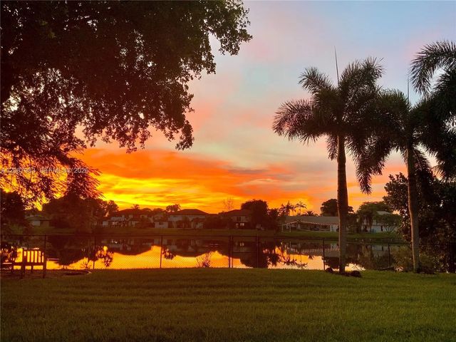 5 of 48 - 6581 Falconsgate Avenue, Davie, FL