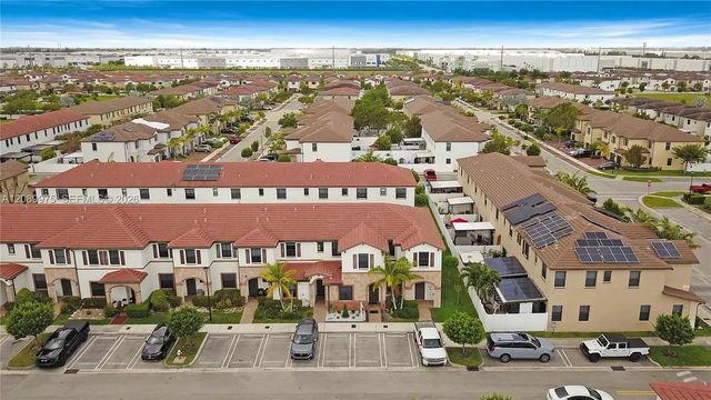 4 of 22 - 10628 W 33rd Way, Hialeah, FL