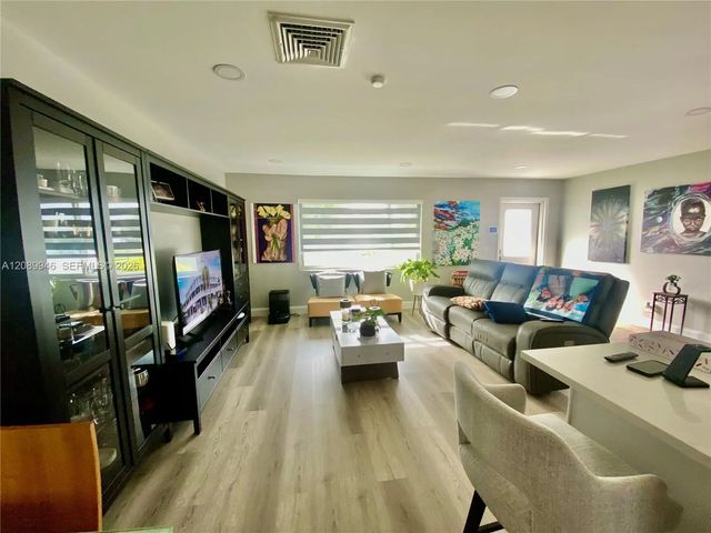 4 of 18 - 2374 Sw 11th Avenue, Boynton Beach, FL