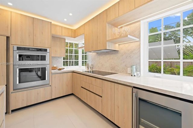 5 of 57 - 823 Ne 72nd Street, Miami, FL