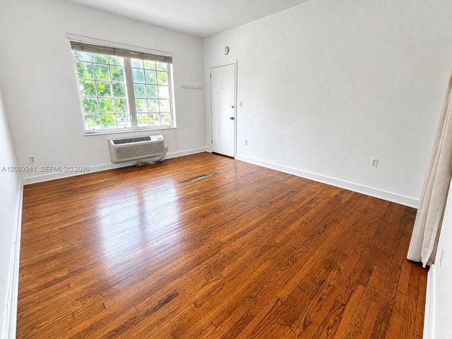 4 of 13 - 741 15th Street #12, Miami Beach, FL