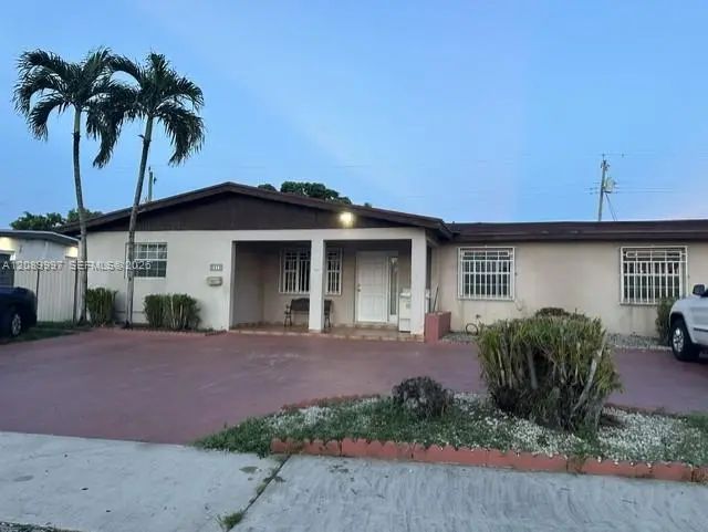 2 of 3 - 5015 Sw 117th Avenue, Miami, FL