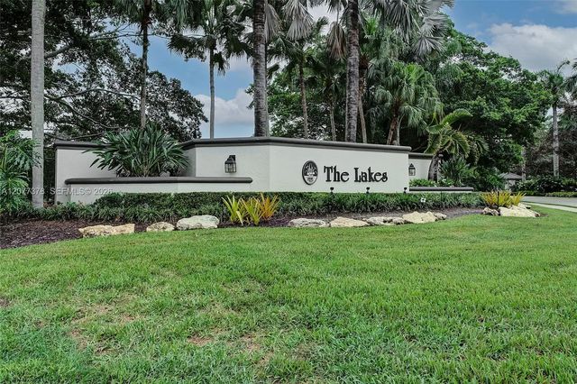 113 W Bayridge Drive, Weston