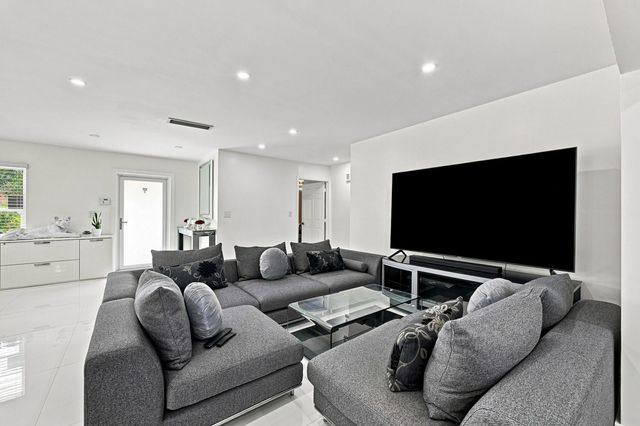 4 of 29 - 16820 Sw 108th Avenue, Miami, FL