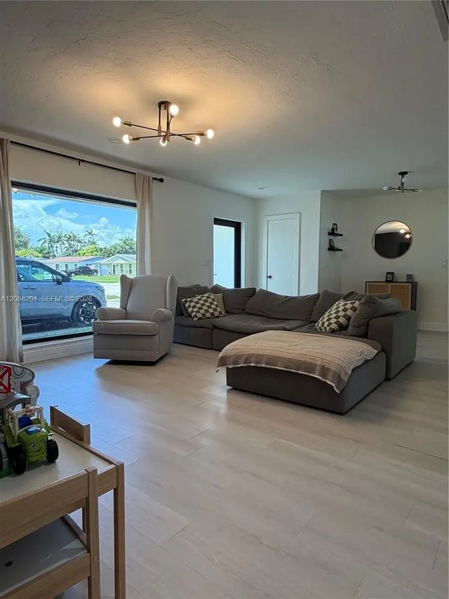 4 of 16 - 18101 Sw 92nd Avenue, Palmetto Bay, FL