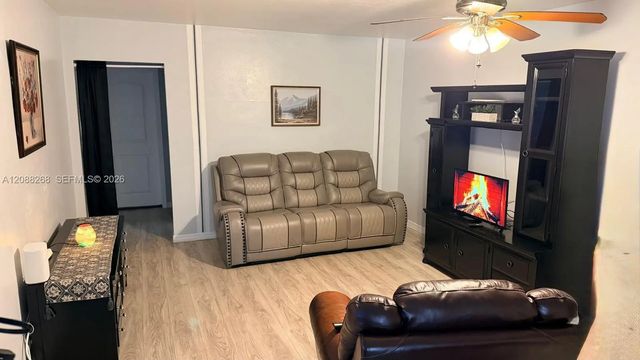 4 of 30 - 1030 Sw 11 Street #m20, Hallandale Beach, FL
