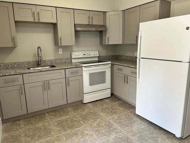 2 of 3 - 806 N Lake Drive, Fort Pierce, FL