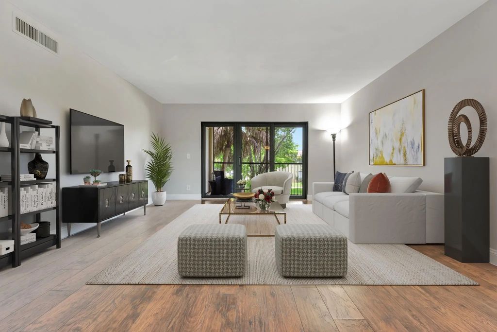 334 Lakeview Drive #204, Weston