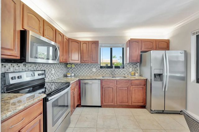 5 of 56 - 334 Lakeview Drive #204, Weston, FL