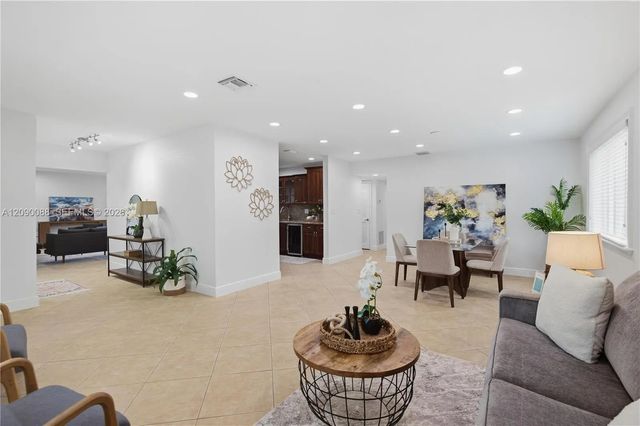 5 of 48 - 7311 Sabal Drive, Miami Lakes, FL