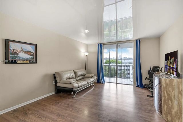 4 of 31 - 1700 Ne 191st Street #508, Miami, FL