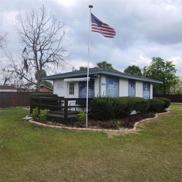 909 Sw 10th St (hwy 200, 
