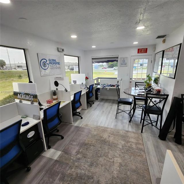 4 of 8 - 909 Sw 10th St (hwy 200, , FL
