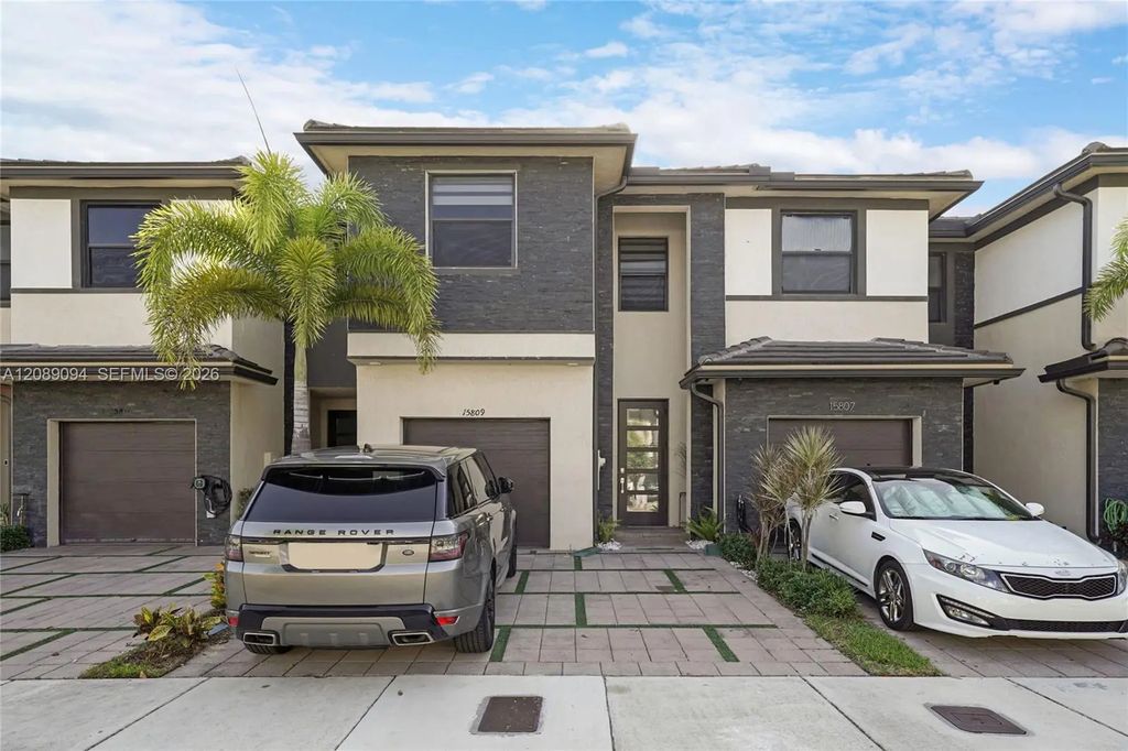 15809 Nw 91st Court, Miami Lakes
