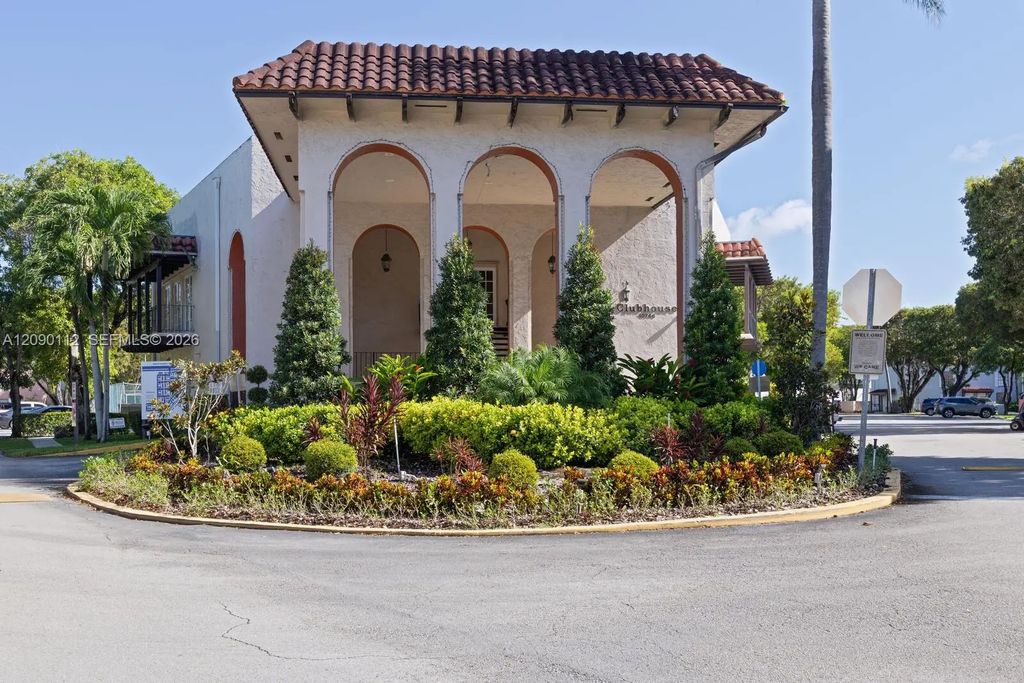 10816 N Kendall Drive #r16, Miami