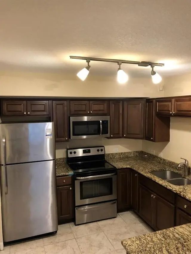 4 of 42 - 201 Villa Circle #201, Boynton Beach, FL