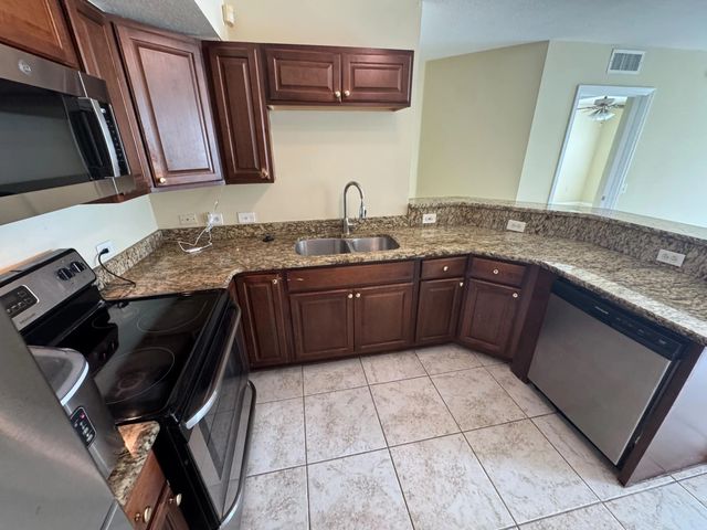 5 of 42 - 201 Villa Circle #201, Boynton Beach, FL
