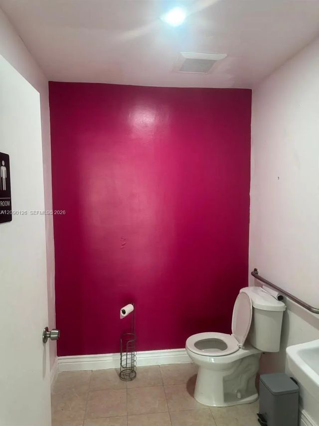 3 of 6 - 4713 N University Drive, Lauderhill, FL