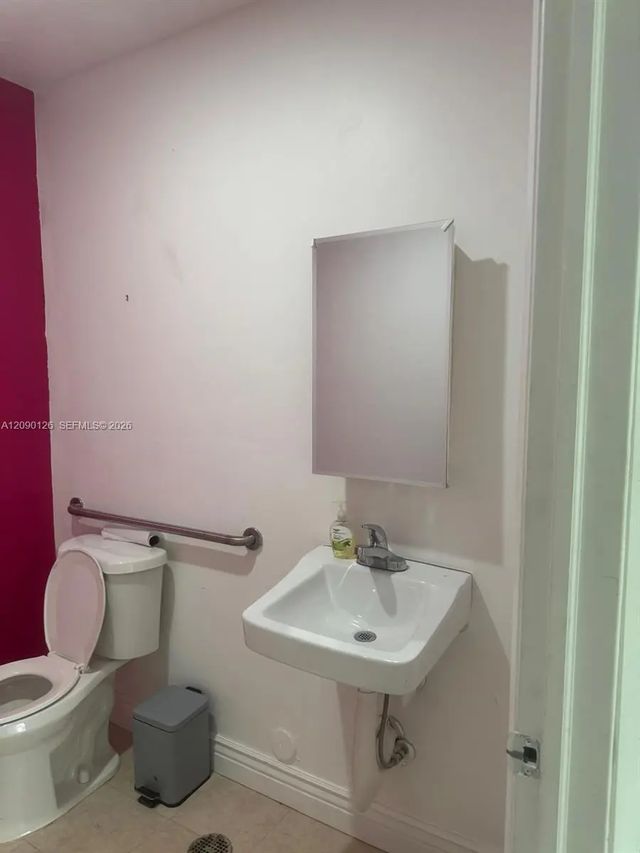 4 of 6 - 4713 N University Drive, Lauderhill, FL