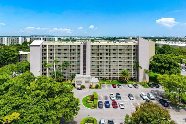 2205 S Cypress Bend Drive #103, Pompano Beach