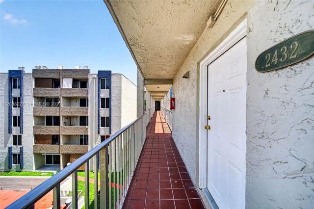 4 of 35 - 10000 Nw 80th Court #2432, Hialeah Gardens, FL