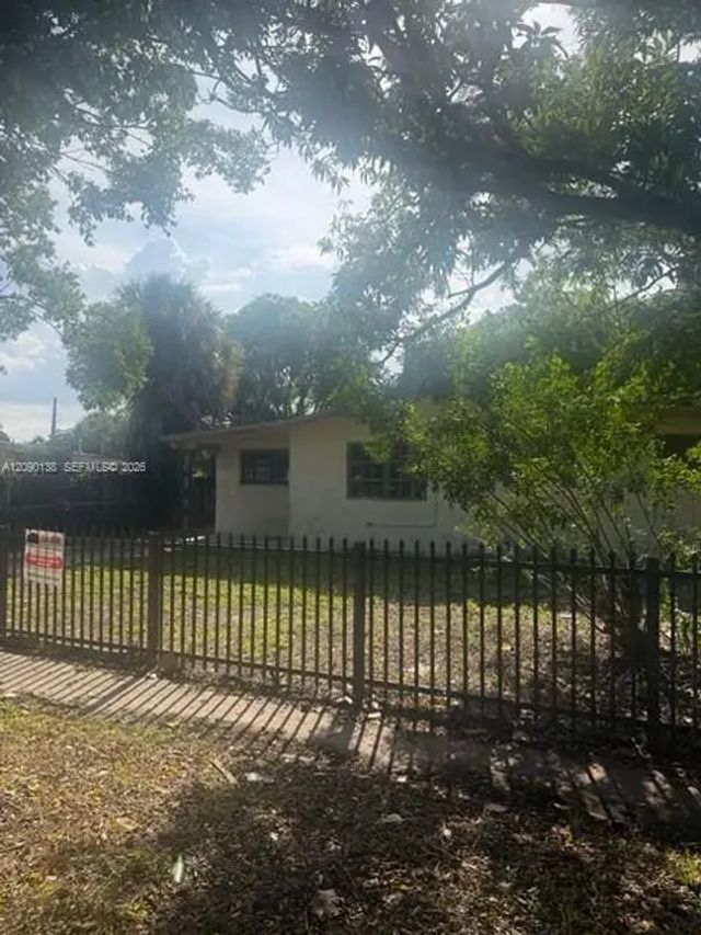 4 of 31 - 18410 Nw 42nd Avenue, Miami Gardens, FL