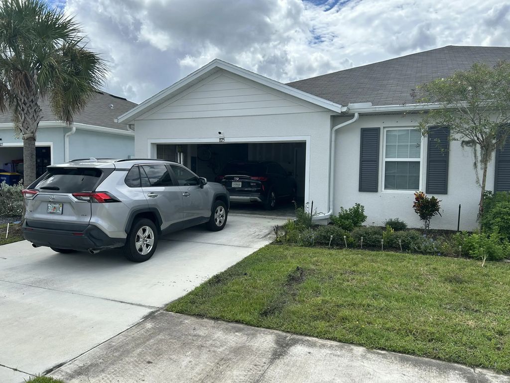 825 Persimmon, Fort Pierce