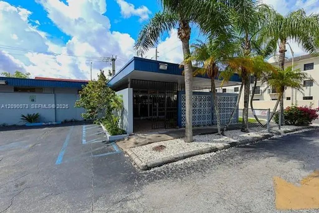 2825 E 4th Avenue, Hialeah