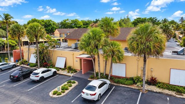 15528 Braemar Court, Miami Lakes