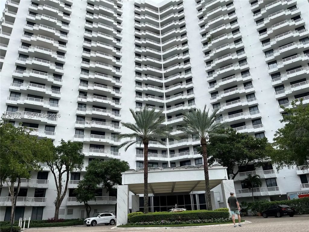 3300 Ne 192nd Street #206, Aventura