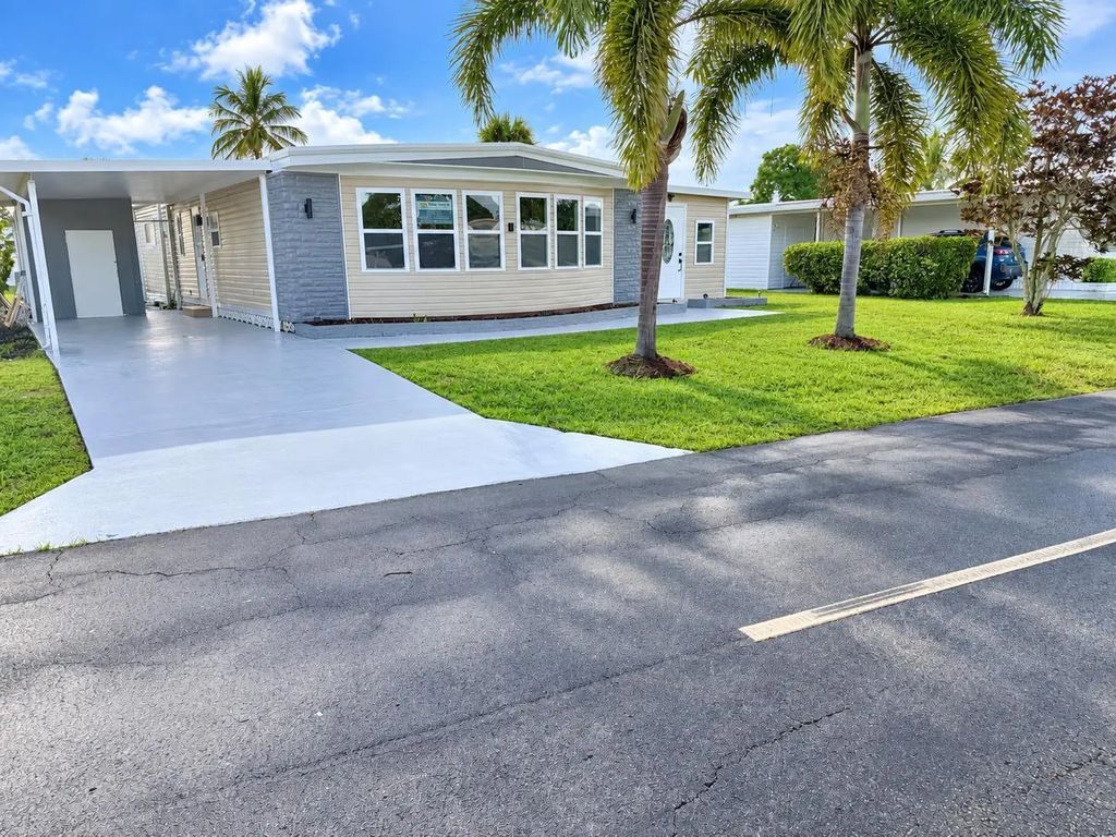 8572 Crown Drive, Boynton Beach