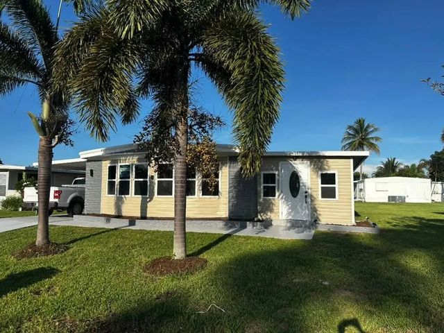 3 of 37 - 8572 Crown Drive, Boynton Beach, FL