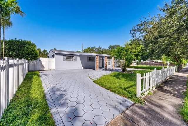 4 of 29 - 730 N 64th Avenue, Hollywood, FL