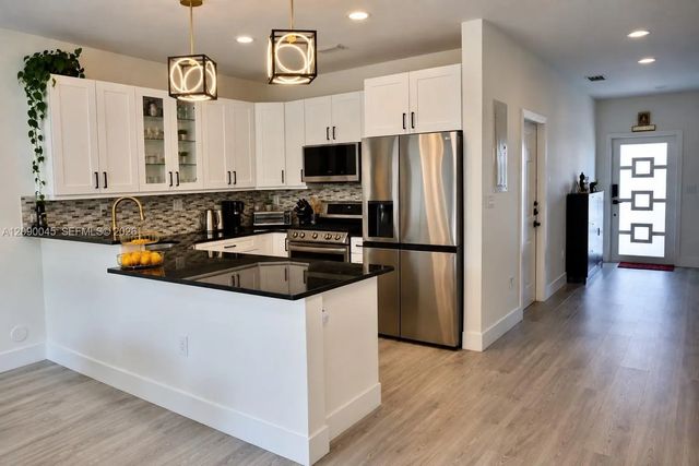 4 of 42 - 14331 Sw 136th Avenue, Miami, FL