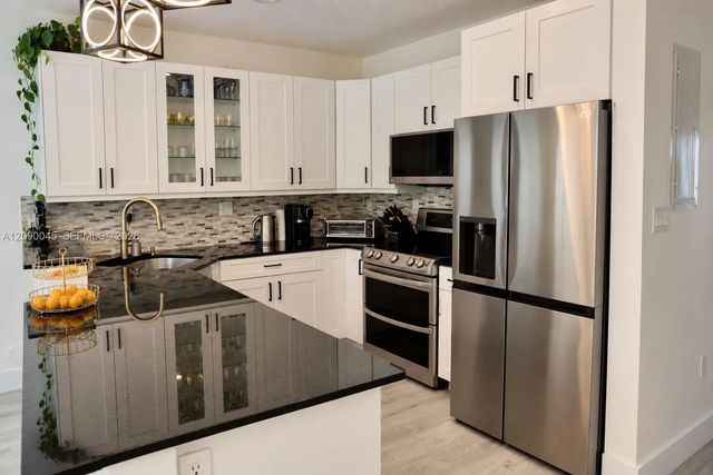 5 of 42 - 14331 Sw 136th Avenue, Miami, FL