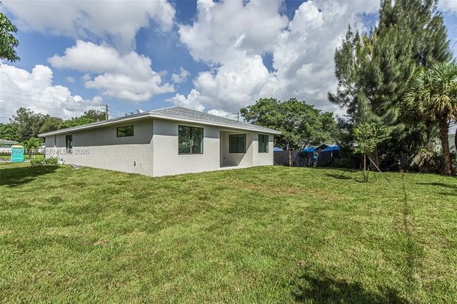 3 of 46 - 2960 Nw 24th Avenue, Oakland Park, FL