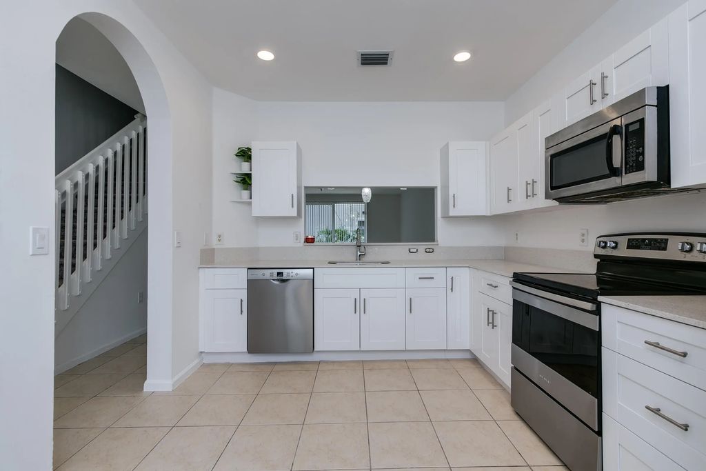 2830 Sw 82nd Avenue #102, Miramar