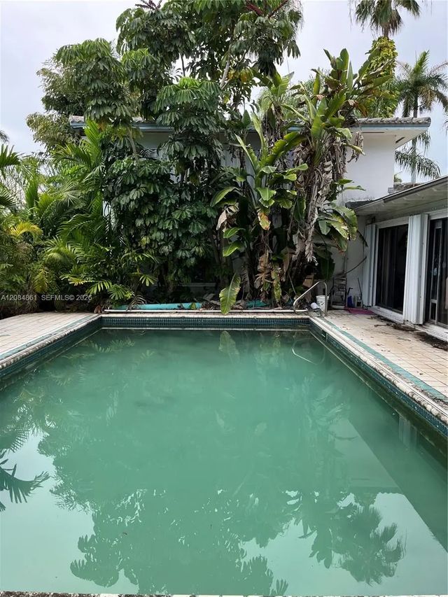 7711 Center Bay Drive, North Bay Village
