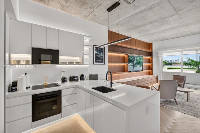 4 of 60 - 1000 West Avenue #bs101, Miami Beach, FL