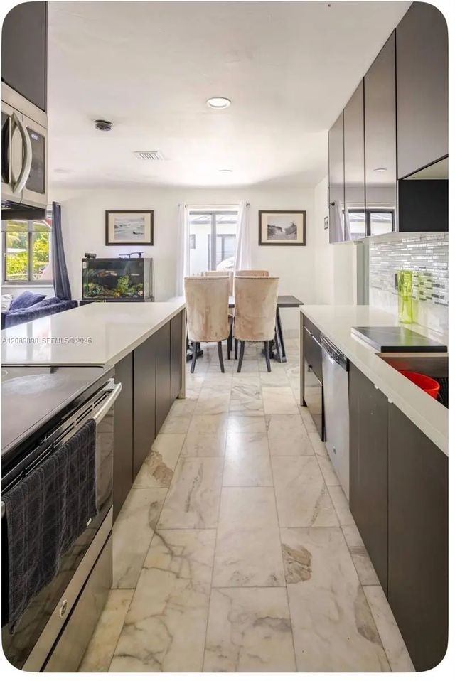 5 of 14 - 961 Ne 155th Terrace, North Miami Beach, FL